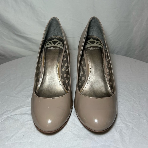 Fergalicious by Fergie Nude Patent Leather Pumps - Size 9 - Picture 2 of 9